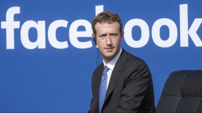 Facebook smentisce vendetta Zuckerberg contro Tim Cook