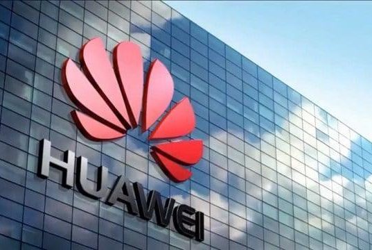 Boicottare Huawei, Trump contro il colosso cinese
