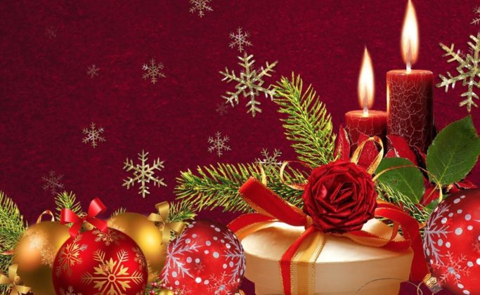 Natale con candele e regali