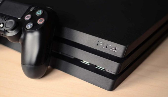 PlayStation 4 console pesata