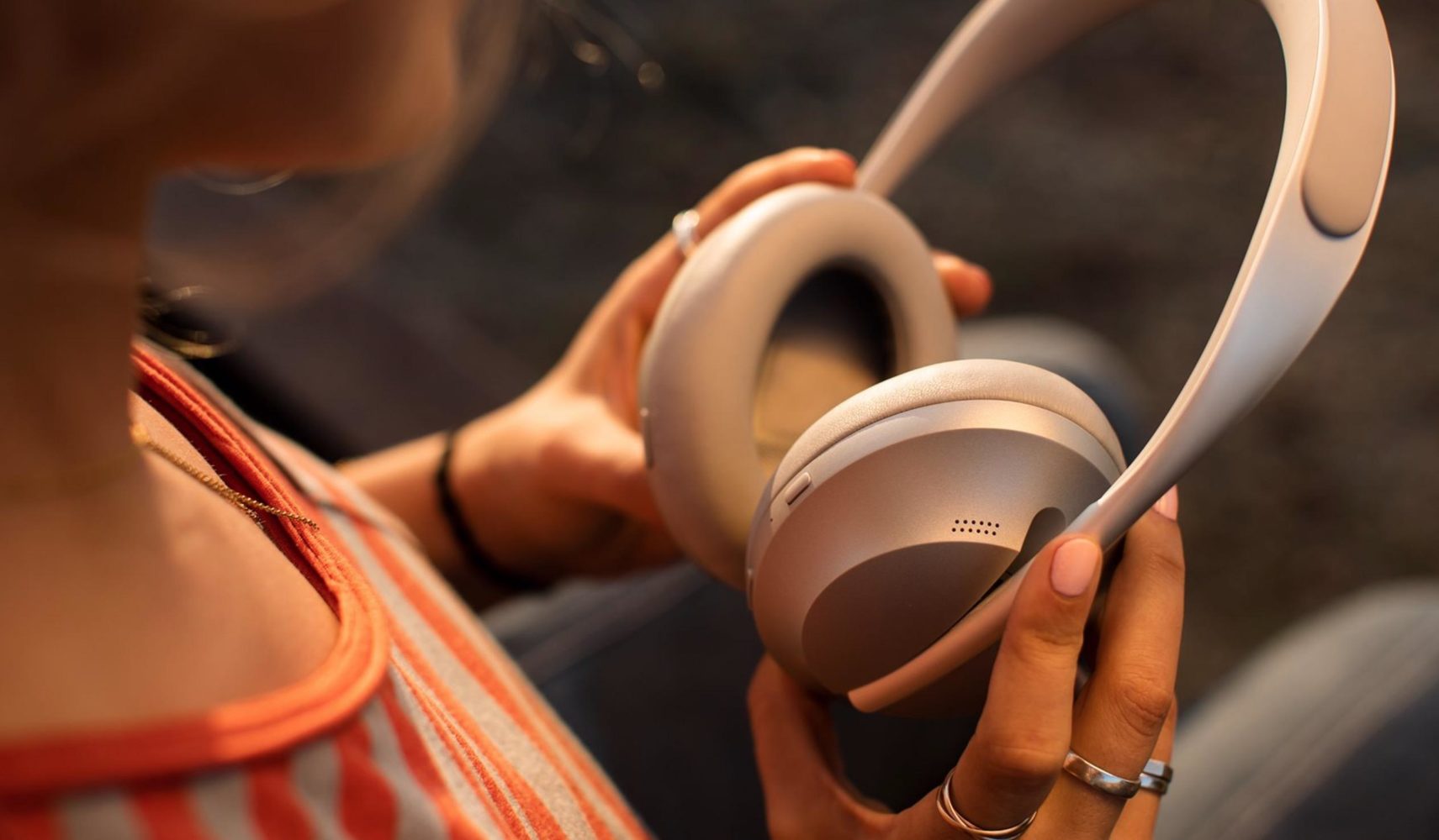 Bose Noise Cancelling Headphones 700 dettaglio