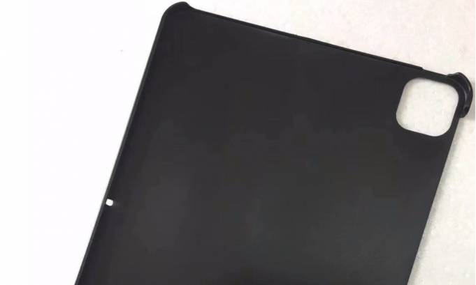 Cover iPad Pro 2020 dettaglio fotocamera quadrata